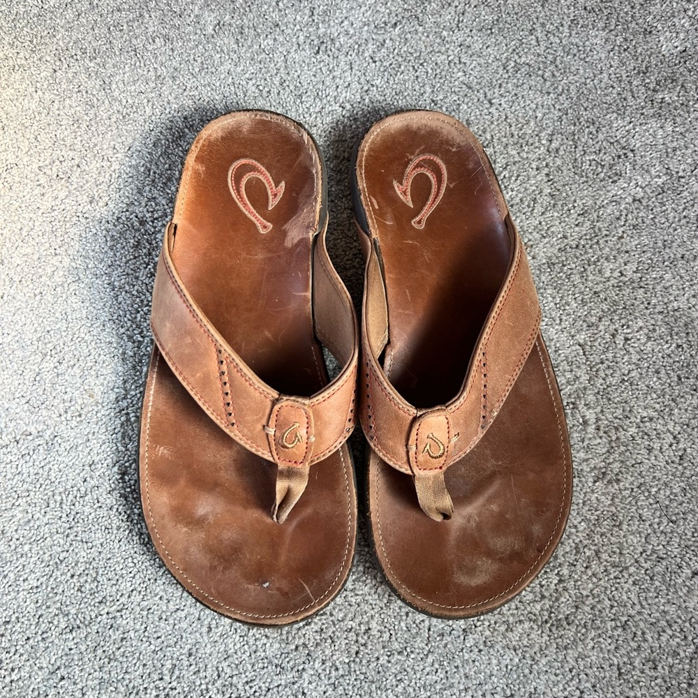 OluKai Men's Size 10 Nui Tan Brown Leather Flip Flop Thong Sandals